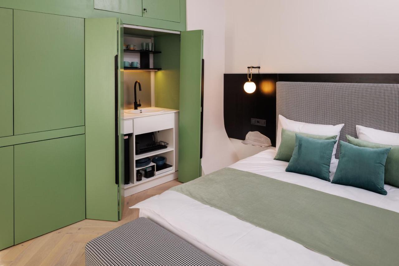 Aries' Collection Luxury Suites Брашов Екстериор снимка