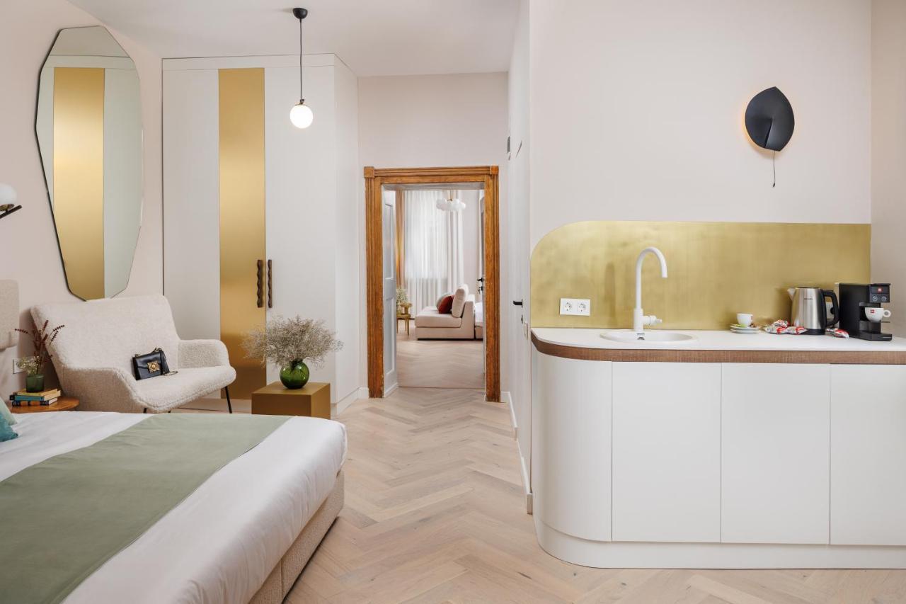 Aries' Collection Luxury Suites Брашов Екстериор снимка