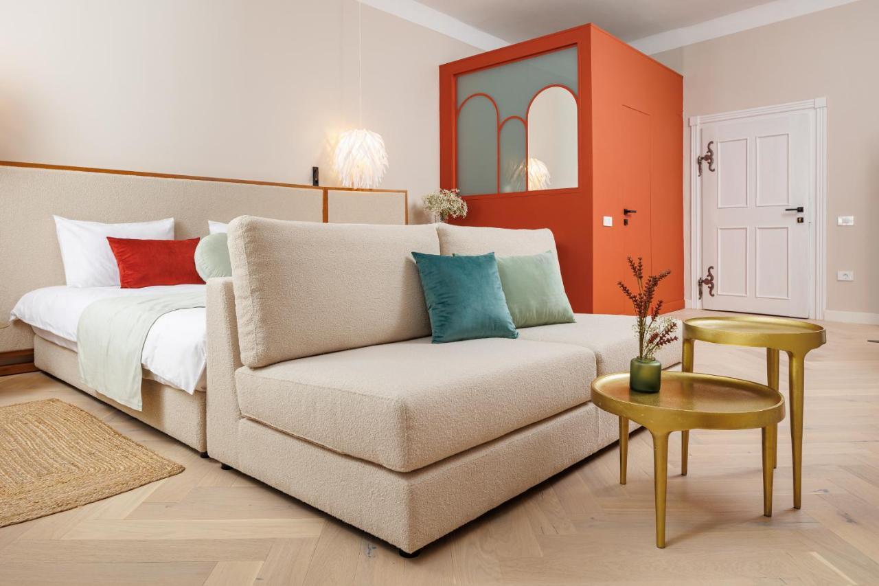 Aries' Collection Luxury Suites Брашов Екстериор снимка